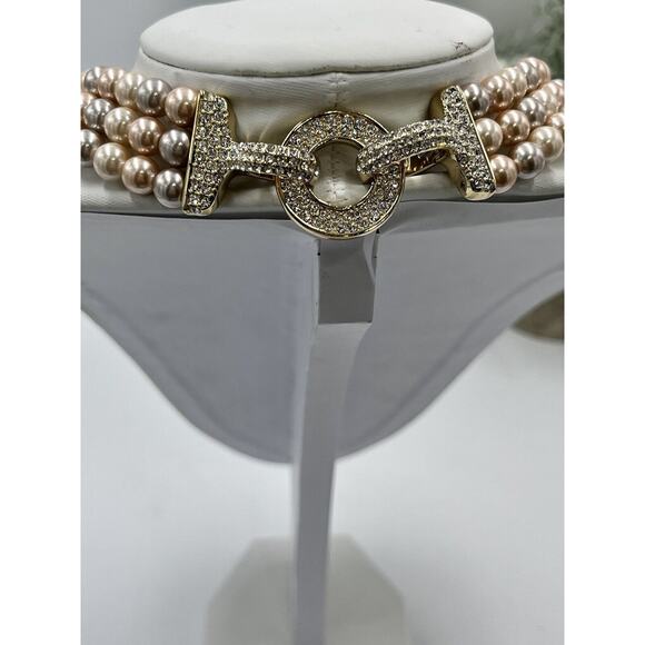 Carolee Three Strand Peach Gray Pearl Necklace Gold Tone Clasp With Pave Crystal - Picture 4 of 10